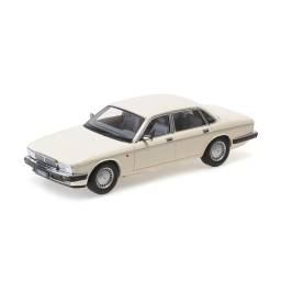 1/18 (Almost real) JAGUAR DAIMLER XJ6  (XJ40)